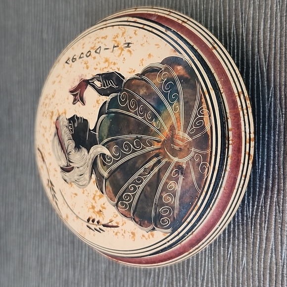 GREEK HANDPAINTED PYXIS OF GODESS APHRODITE - Picture 6 of 6